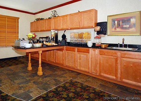 Comfort Inn & Suites Madison North Deforest Restaurant photo